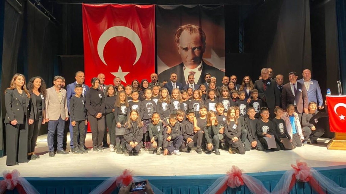 Okulumuz Öğretmen ve Öğrencileri Tarafından 10 Kasım Atatürk'ü Anma Töreni Düzenlendi.